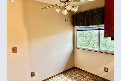 815 NW Battaglia Ave, Gresham, OR 97030 - Photo 8