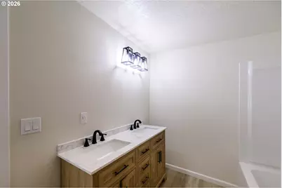 810 Johnson Ave, Cottage Grove, OR 97424 - Photo 14