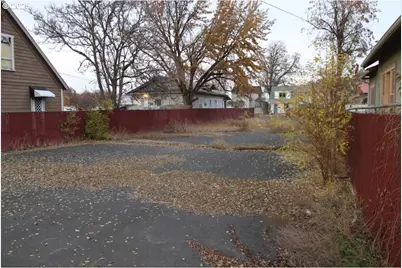 606 SW 3rd St, Pendleton, OR 97801 - Photo 2