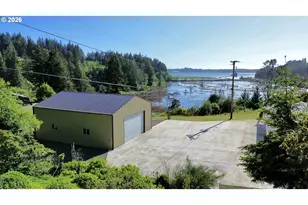 94475 Golf Course Ln, North Bend, OR 97459 - Photo 30