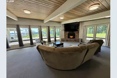 94475 Golf Course Ln, North Bend, OR 97459 - Photo 18