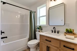 813 Horn Ln, Eugene, OR 97402 - Photo 22