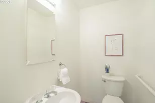 15639 NW Clubhouse Dr, Portland, OR 97229 - Photo 14