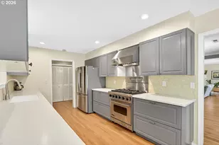 1620 SW Maplecrest Dr, Portland, OR 97219 - Photo 16