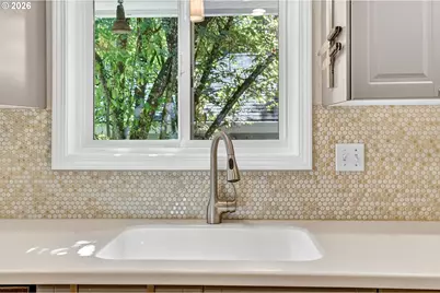 1620 SW Maplecrest Dr, Portland, OR 97219 - Photo 18