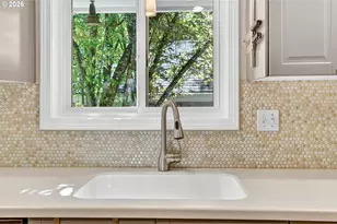 1620 SW Maplecrest Dr, Portland, OR 97219 - Photo 18