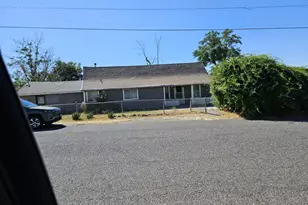 512 B St, Umatilla, OR 97882 - Photo 1
