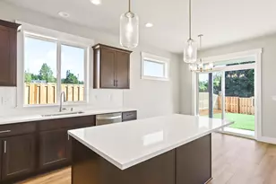 2205 E Juniper Cir, La Center, WA 98629 - Photo 8