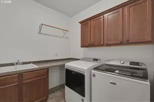 11812 SE Hannah Ln, Portland, OR 97266 - Photo 24