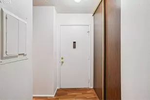 2710 SE 138th Ave, Portland, OR 97236 - Photo 4