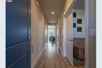 8827 N 1st Cir, Ridgefield, WA 98642 - Photo 2