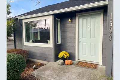 1699 Pine St, Florence, OR 97439 - Photo 2