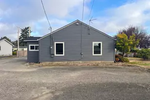 1699 Pine St, Florence, OR 97439 - Photo 6