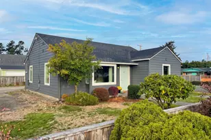 1699 Pine St, Florence, OR 97439 - Photo 4