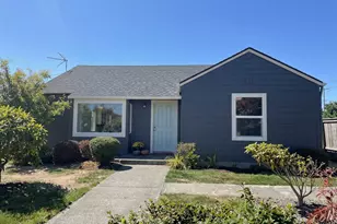1699 Pine St, Florence, OR 97439 - Photo 1