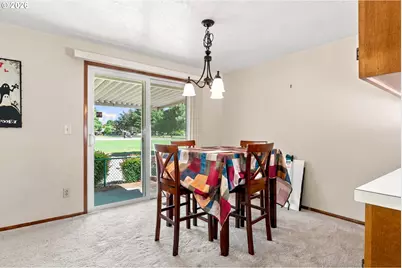 828 Oregon Way, Woodburn, OR 97071 - Photo 10