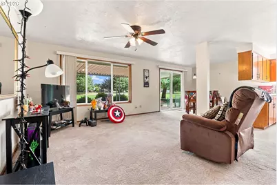 828 Oregon Way, Woodburn, OR 97071 - Photo 8