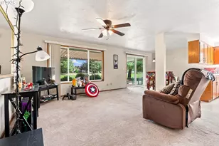 828 Oregon Way, Woodburn, OR 97071 - Photo 8