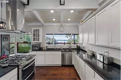 94532 Golf Course Ln, North Bend, OR 97459 - Photo 12