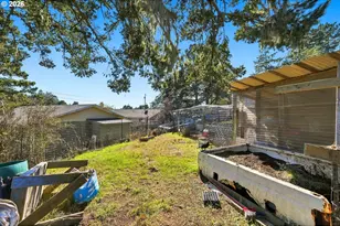 1589 Seagate Ave, Coos Bay, OR 97420 - Photo 36