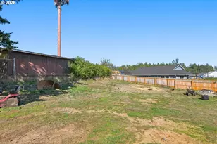 1589 Seagate Ave, Coos Bay, OR 97420 - Photo 38