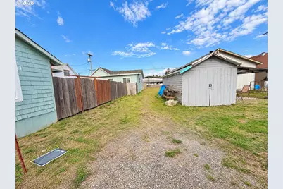 145 S 8th St, Lakeside, OR 97449 - Photo 22