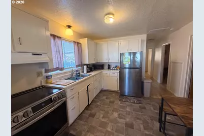 145 S 8th St, Lakeside, OR 97449 - Photo 10