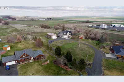 370 Riley Ln, Adams, OR 97810 - Photo 2