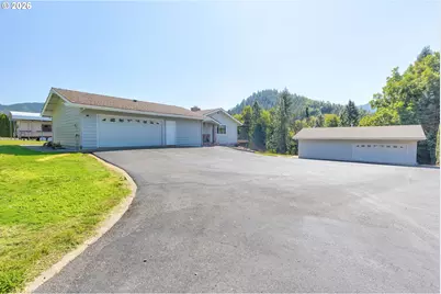 7695 N Applegate Rd, Grants Pass, OR 97527 - Photo 2
