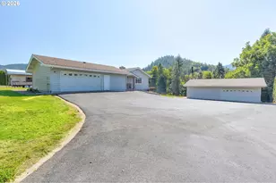 7695 N Applegate Rd, Grants Pass, OR 97527 - Photo 2