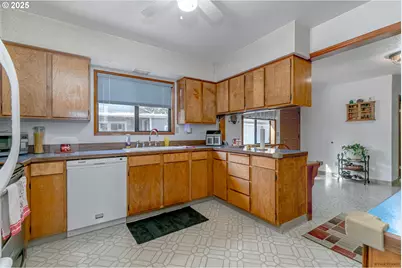 12495 SE 23rd Ave, Milwaukie, OR 97222 - Photo 18