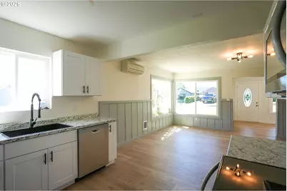 2172 17th St, North Bend, OR 97459 - Photo 12