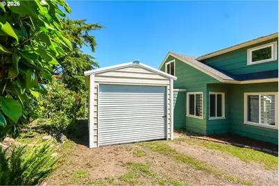 2172 17th St, North Bend, OR 97459 - Photo 32
