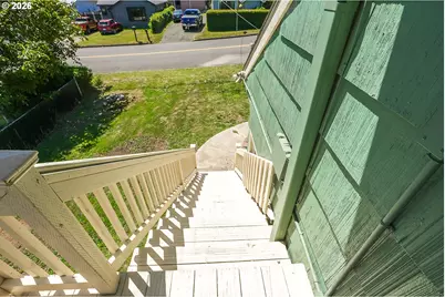 2172 17th St, North Bend, OR 97459 - Photo 28