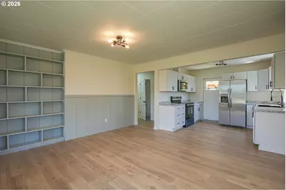 2172 17th St, North Bend, OR 97459 - Photo 12