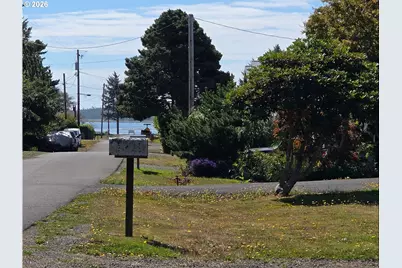 2020 Bayview Ave, Tillamook, OR 97141 - Photo 2
