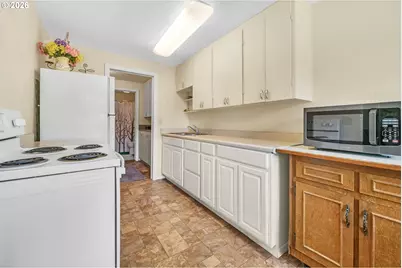 1182 F St, Springfield, OR 97477 - Photo 14