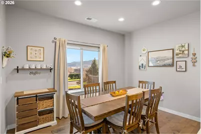 832 Sand Pines Ave, Sutherlin, OR 97479 - Photo 8