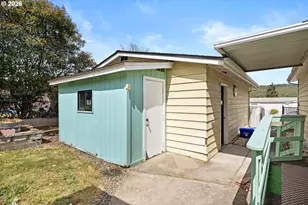 159 NW Kristen Ct, Roseburg, OR 97471 - Photo 24