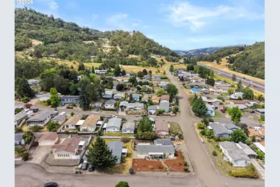 159 NW Kristen Ct, Roseburg, OR 97471 - Photo 32