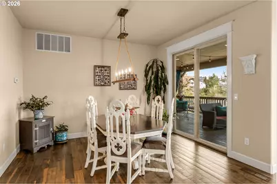 15394 SW Oakmont Pl, Portland, OR 97224 - Photo 12