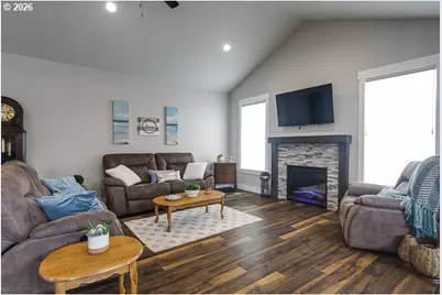 1668 NE Clayton Dr, Estacada, OR 97023 - Photo 8