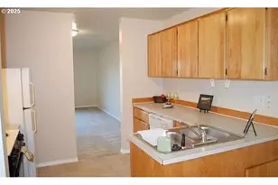 14811 NE Fremont Ct, Portland, OR 97230 - Photo 4