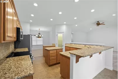 982 Doerner Rd, Roseburg, OR 97471 - Photo 8