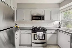 227 NE 61st Ave, Portland, OR 97213 - Photo 16