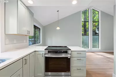 9836 SW Quail Post Rd, Portland, OR 97219 - Photo 6