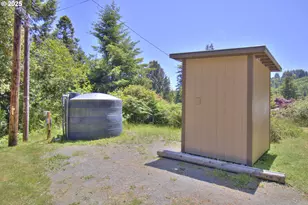 27571 Sitka Ln, Gold Beach, OR 97444 - Photo 22