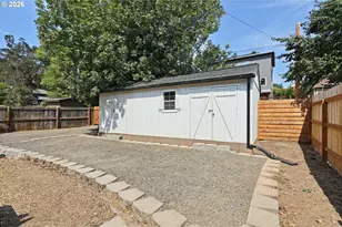 360 SE Oak St, White Salmon, WA 98672 - Photo 36