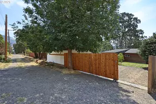 360 SE Oak St, White Salmon, WA 98672 - Photo 12