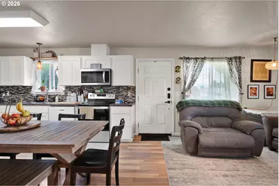 285 E 3rd Ave, Junction City, OR 97448 - Photo 8